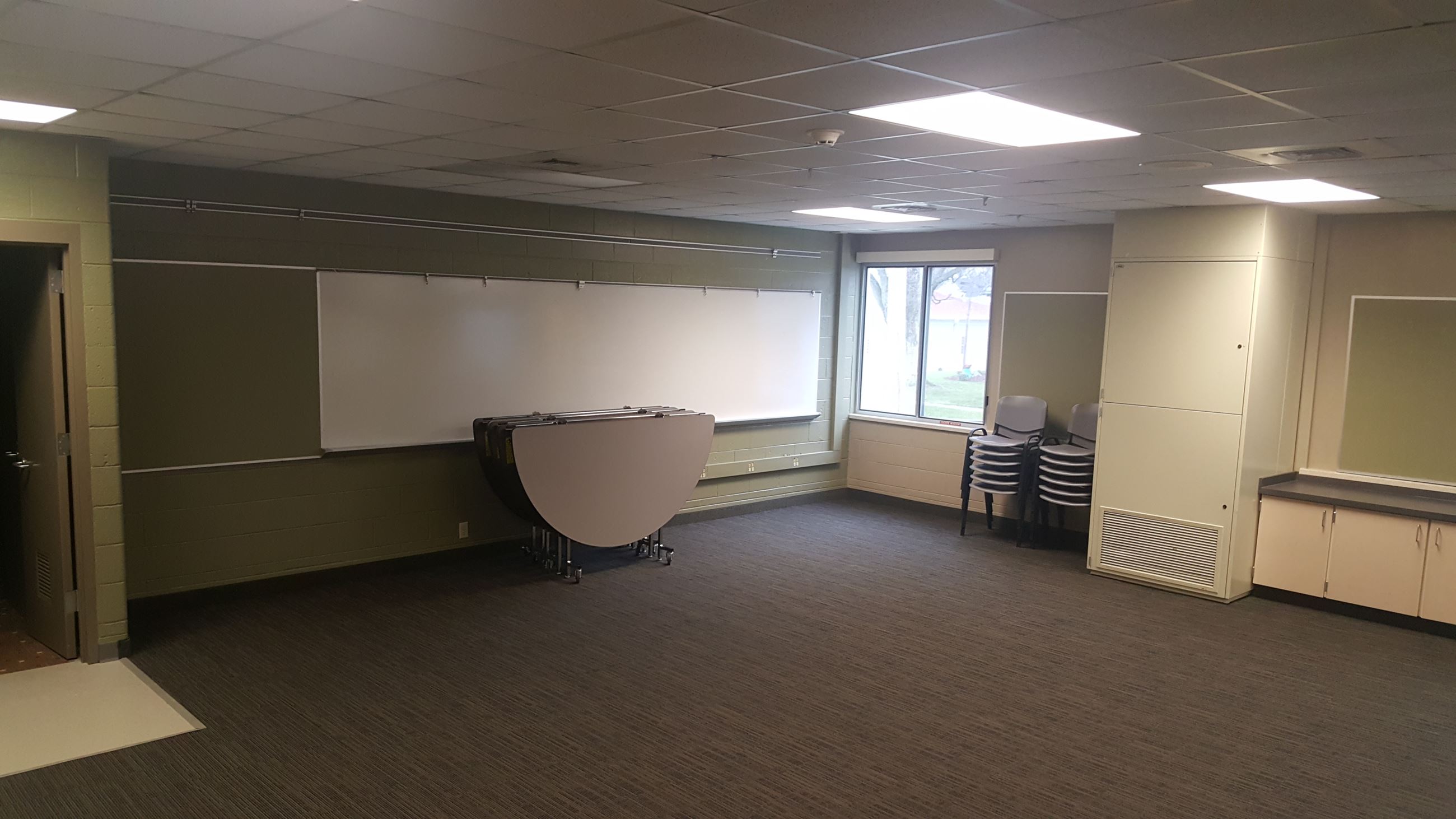 Community Room B101 with tables