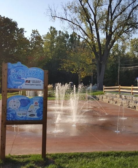 Splashpad sign and water spray (JPEG)