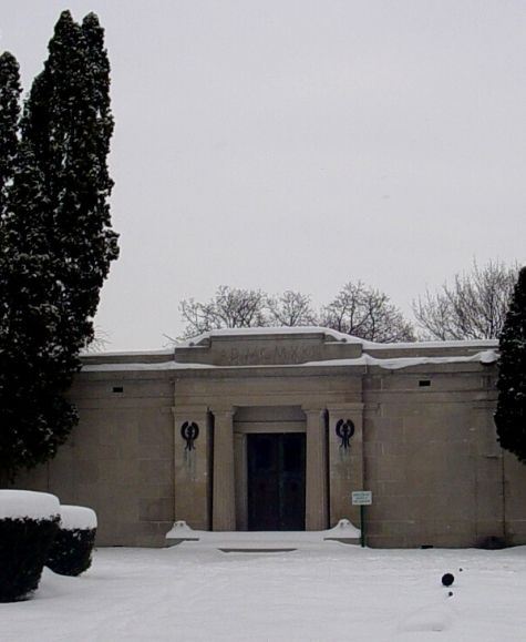 Mausoleum in winter at Oakwood Cemetery (JPG)